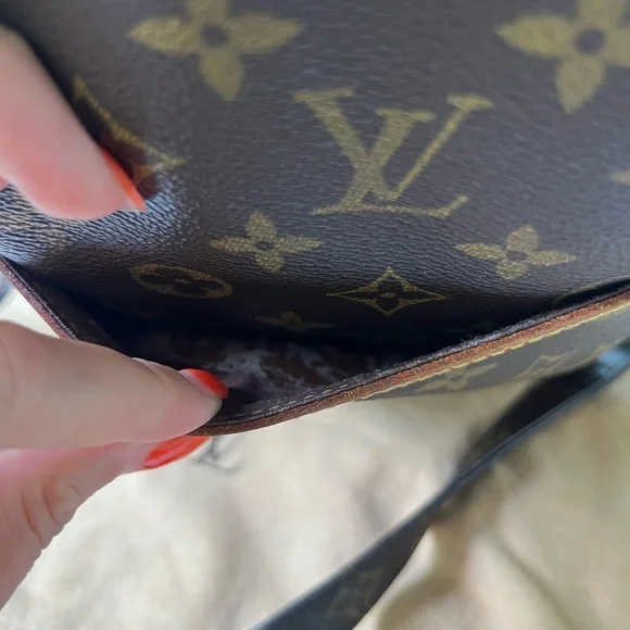 Louis Vuitton Danube MM Crossbody - Picture 14 of 15